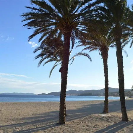 Studio Calme Et Bien Situe Au Lavandou Avec Wi-fi Et Parking, Proche Plage Et Commerces - Fr-1-251-232 * Le Lavandou
